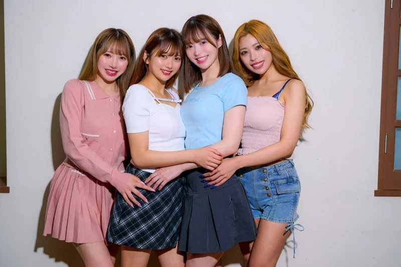 りお＆ひなた＆かりん＆ゆい 無料サンプル画像(1) 【無料同人コミックと素人動画】